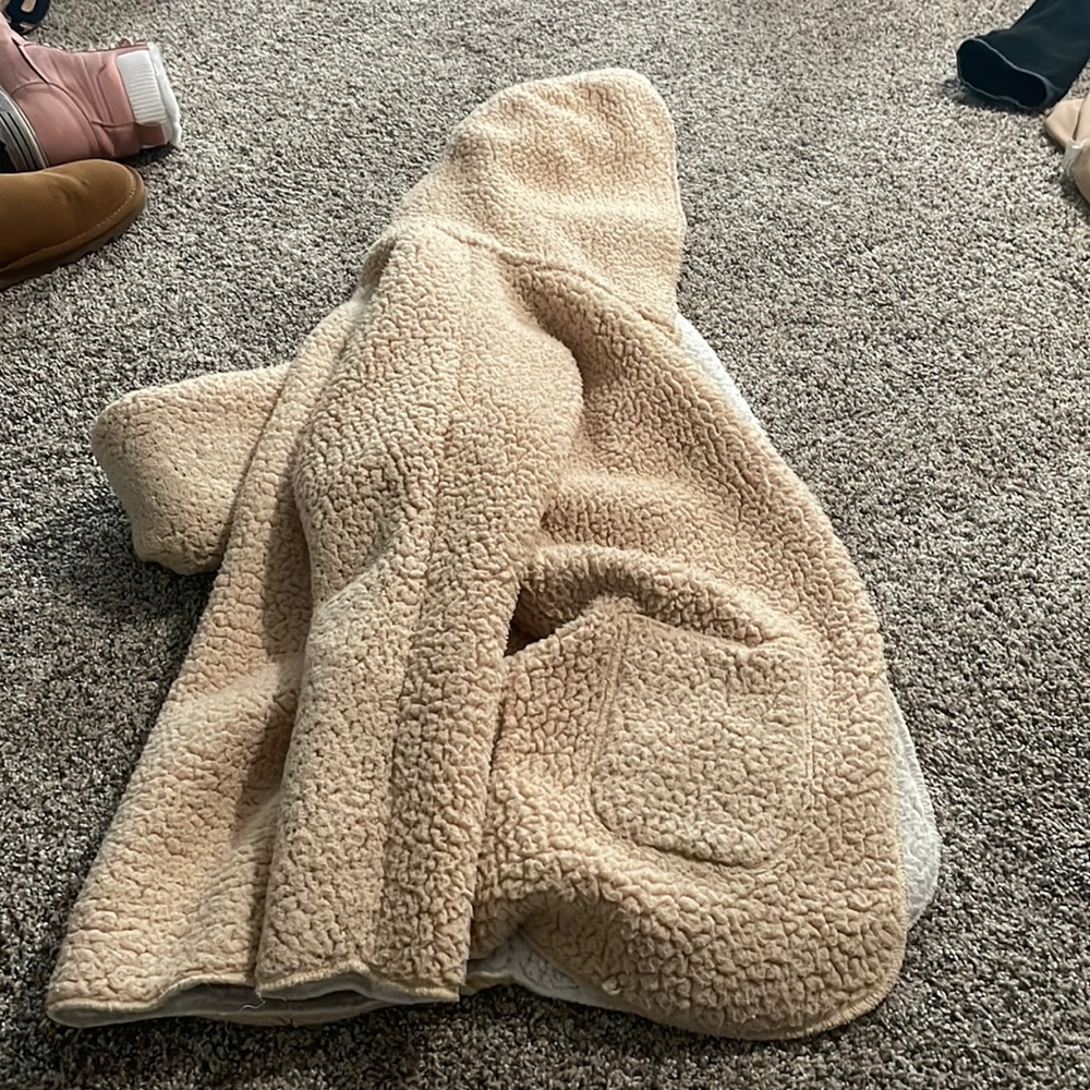 Fuzzy tan jacket with pockets